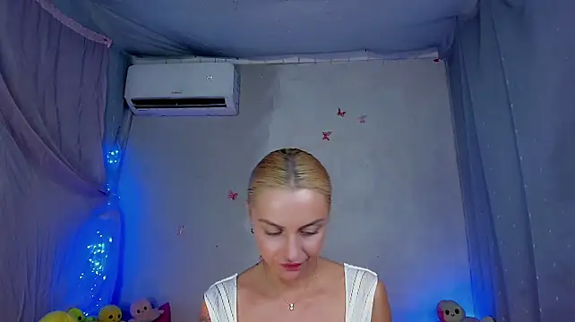 YourLizzyDoll - stay topless+blowjob 3 min