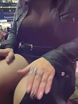 Sophie_banger - Saliva in hard nipps Finger ass in WC 🥵