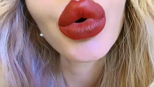 Velvet_kissx - How about some wetness?Booom 💦 😈 👄 🎇