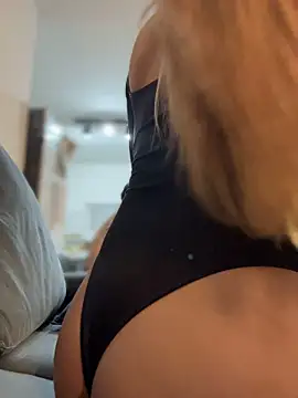 Iam_sofia__ - Dildo pussy + Tits out