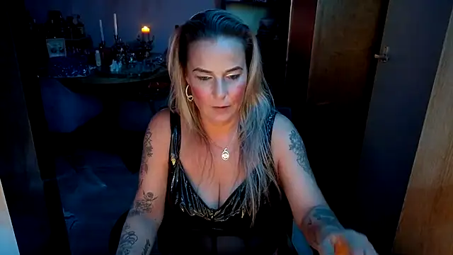 MissLukt - topless