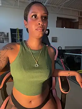 Your_Paris - Use bigger dildo to squirt