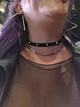 Sophie_banger - Saliva in hard nipps Finger ass in WC 🥵