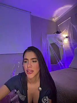 Agussaenz - BOOBS OUT + TEASE MY PUSSY
