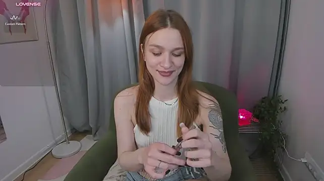 PollyMayer - Apply oil to my boobs for glow!