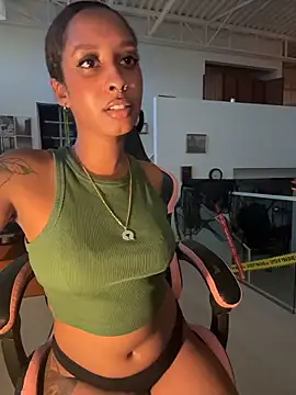 Your_Paris - Use bigger dildo to squirt