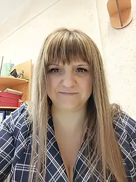 Office_Albertina - Anal+ squirting with the boss