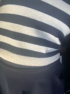 Rebbecca_ - aceite en mis gluteos