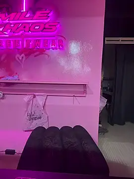 Samantha_bigboobs - Tits outside customers in the store