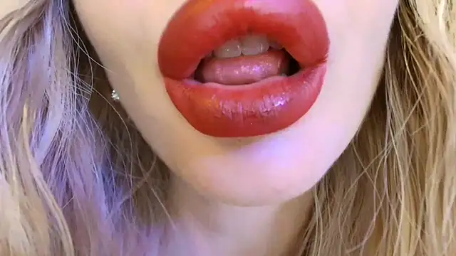 Velvet_kissx - How about some wetness?Booom 💦 😈 👄 🎇
