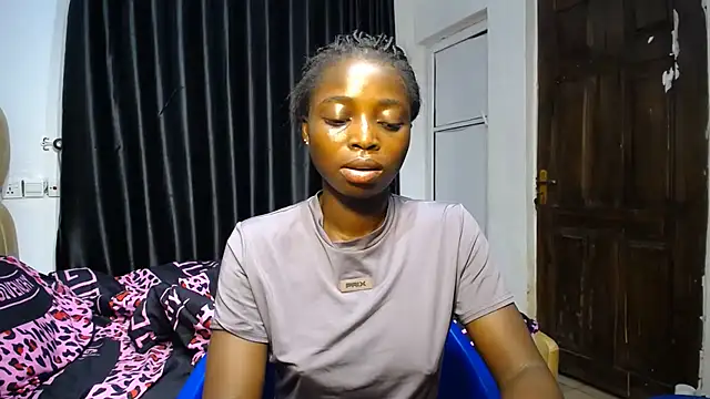 Petiteebonyxx - Show boobs❤️🤭