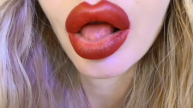 Velvet_kissx - How about some wetness?Booom 💦 😈 👄 🎇