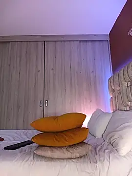 Emily_knights - rub my ass