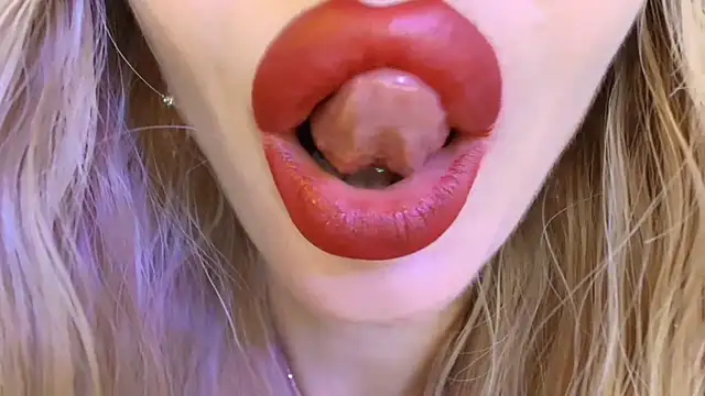 Velvet_kissx - How about some wetness?Booom 💦 😈 👄 🎇
