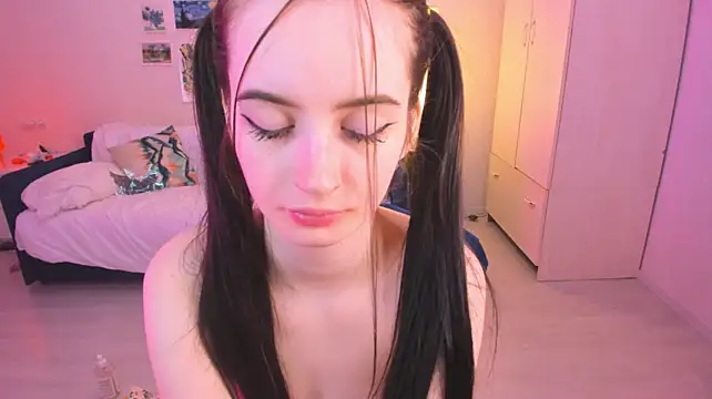 Bella_Lush - 1 finger nice n wet pussy