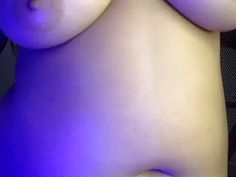 Gujjugirl_ - show oil on boobs..