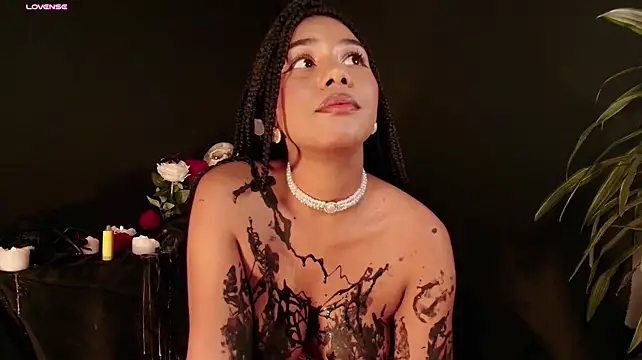 Hilaryebony_ - Black paint show on my ebony black body