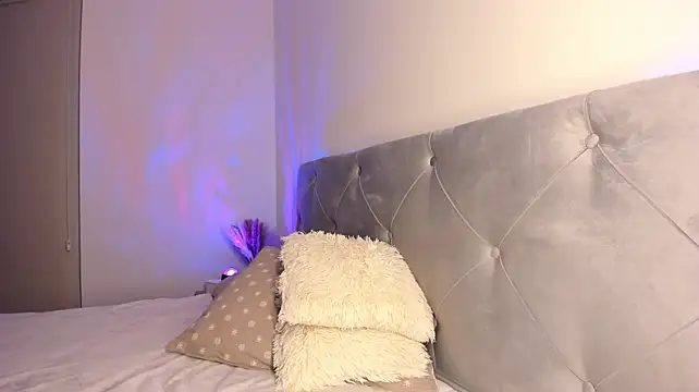 BellaStarr_ - make my legs shakes for you <3