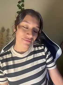 Rebbecca_ - aceite en mis gluteos