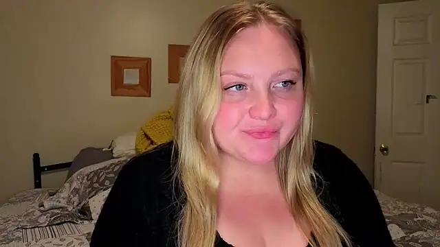 Phatassblonde - play with pussy in public
