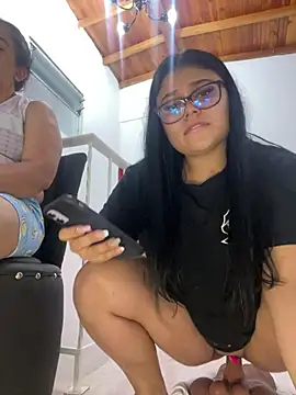 Alissonfernandez_ - Nana gets on 4 and spanks her ass
