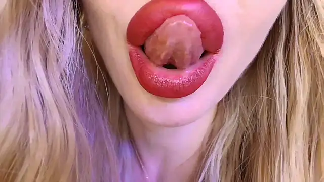 Velvet_kissx - How about some wetness?Booom 💦 😈 👄 🎇