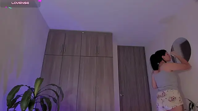 Holly_velvett - Give me the nectar of your sweet flower