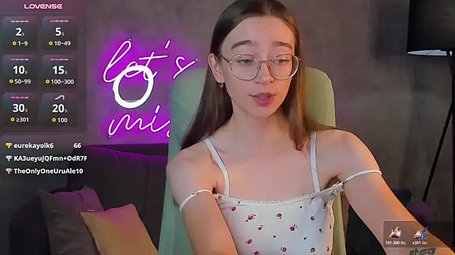 Lucy_Green - play with your bra