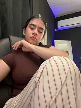 Alhaana_ - OPEN SEXY ASS IN DOGGY!