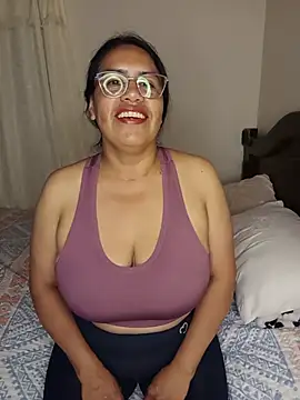 Emilif_ - squeeze tits 🍒