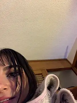 Ivy-777 - Flash ass and slap
