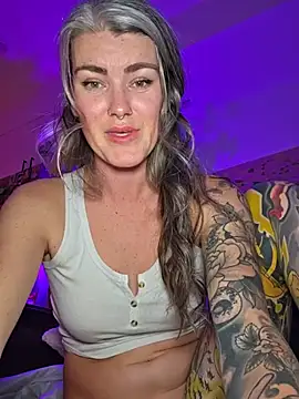 Lilmissvyx - Top off clamps on