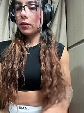 Daniia_johns - Change my bra with me