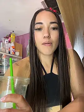 HollyAngel2 - Beso a cliente 🙈😅