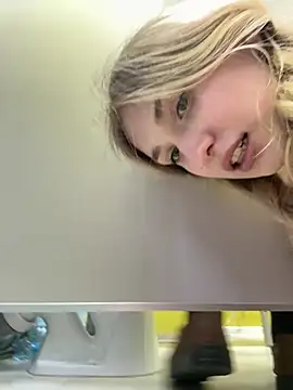 LollyPollly - SHOW PUSSY UNDER DOOR