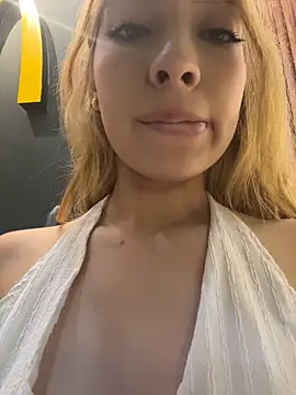 Isabella-gaviria - THREE FINGERS UNDER THE TABLE + CREAM 🥵