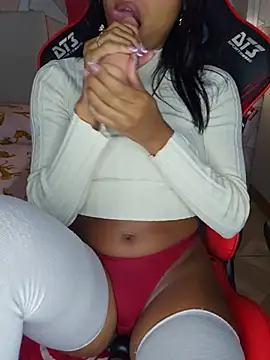 Moreninhasilva - Tirar calcinha + dedinhos zoom 🫦