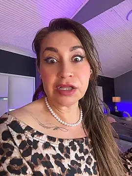Samantha_Milf__ - SHOW SQUIRT 💧