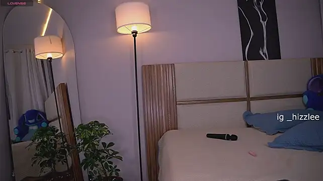 AnnyHizzle - anny let me see your tits.
