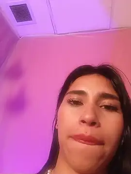 Kitty_Milan - pop a balloon with your legs ❤️