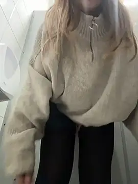 Jucie_Boom - TOP RISK LOUD MOANING IN MALL😱