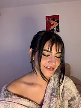 Ivy-777 - Flash ass and slap