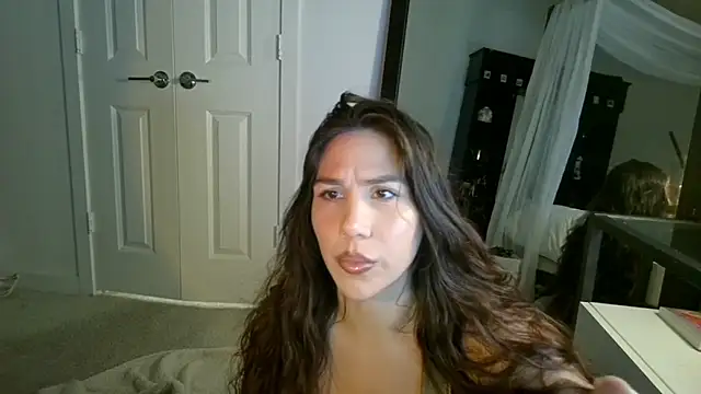Therosaliaxox - wet white tee