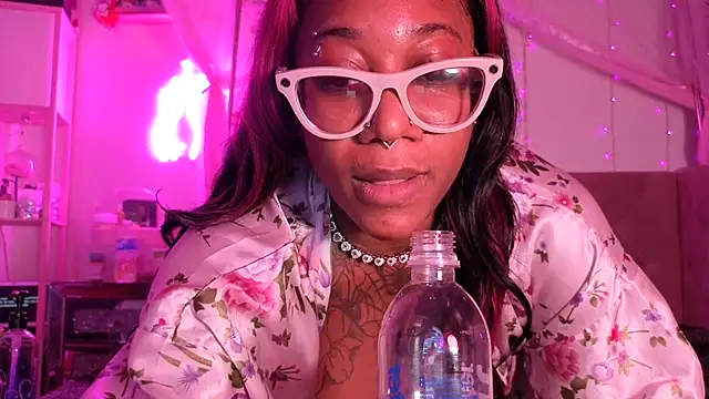 VixenCapri - fuck my tight ass hole