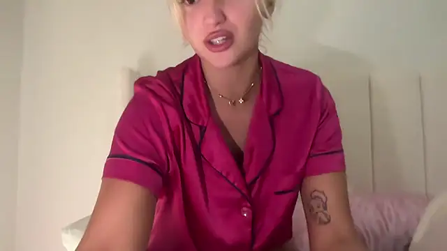 Itsgigii - take my tops offff