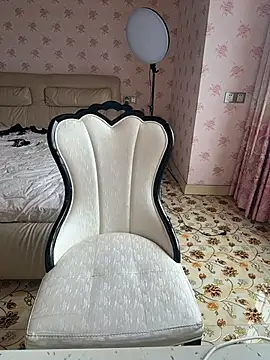 Love-yiyi - 全裸脱衣跳舞5分钟