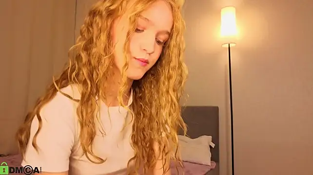 Sue_dream - show your heel to the camera
