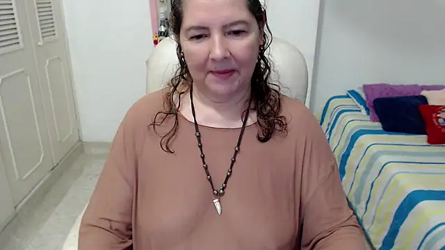 Leonela_69 - mommy is horny come play with me