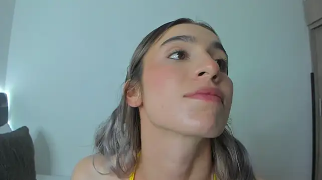 Im_sarah34 - Take off my panties and finger me.......