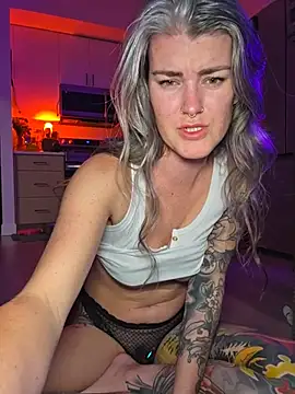 Lilmissvyx - Top off clamps on